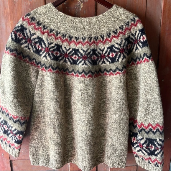 Gorgeous vintage Eddie Bauer sweater. Excellent condition. - Picture 2 of 3